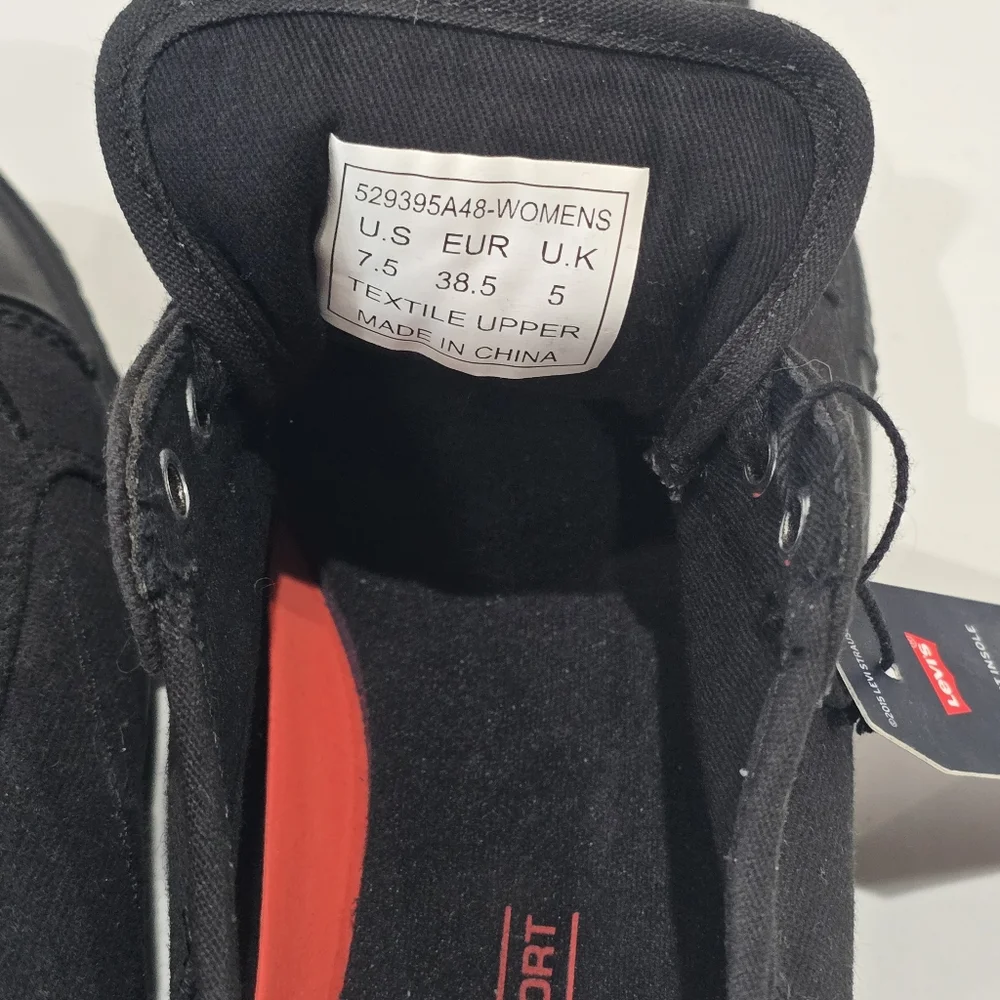 Levi's | Black Sneakers Size 7.5 NWT